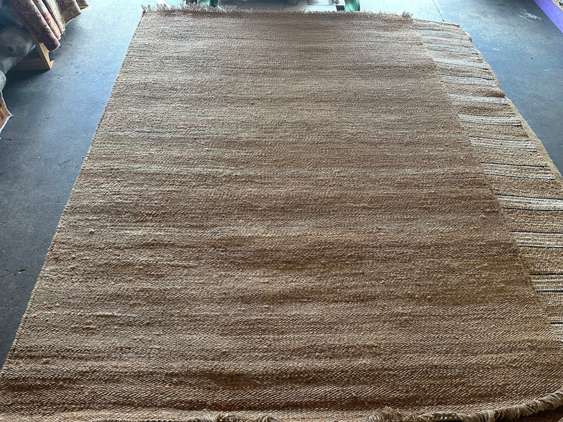 Miss Stein Natural Handwoven Jute Rug (Multiple Sizes)