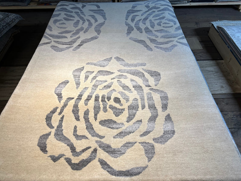 Anemone 4.9x8 Ivory and Grey Hand-Knotted Modern Rug | Banana Manor Rug Company