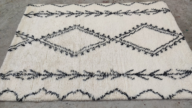 Abdelghafour 4.6x6.6 White and Black Hand-Knotted Moroccan Style Rug | Banana Manor Rug Company