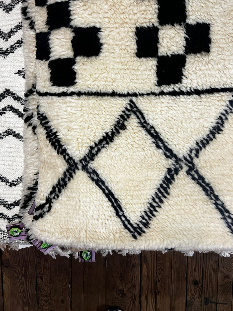 Addis 4.6x6.6 White and Black Moroccan Style Rug | Banana Manor Rug Company