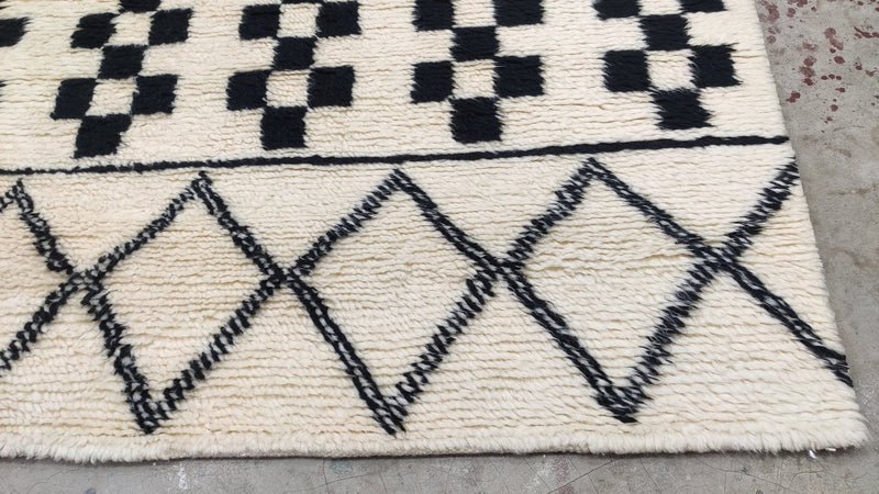 Addis 4.6x6.6 White and Black Moroccan Style Rug | Banana Manor Rug Company