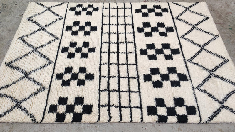 Addis 4.6x6.6 White and Black Moroccan Style Rug | Banana Manor Rug Company