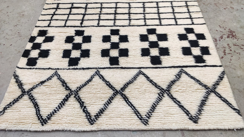 Addis 4.6x6.6 White and Black Moroccan Style Rug | Banana Manor Rug Company