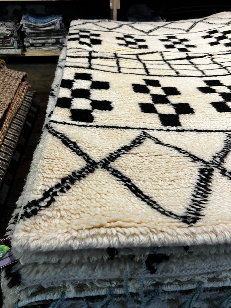 Addis 4.6x6.6 White and Black Moroccan Style Rug | Banana Manor Rug Factory Outlet