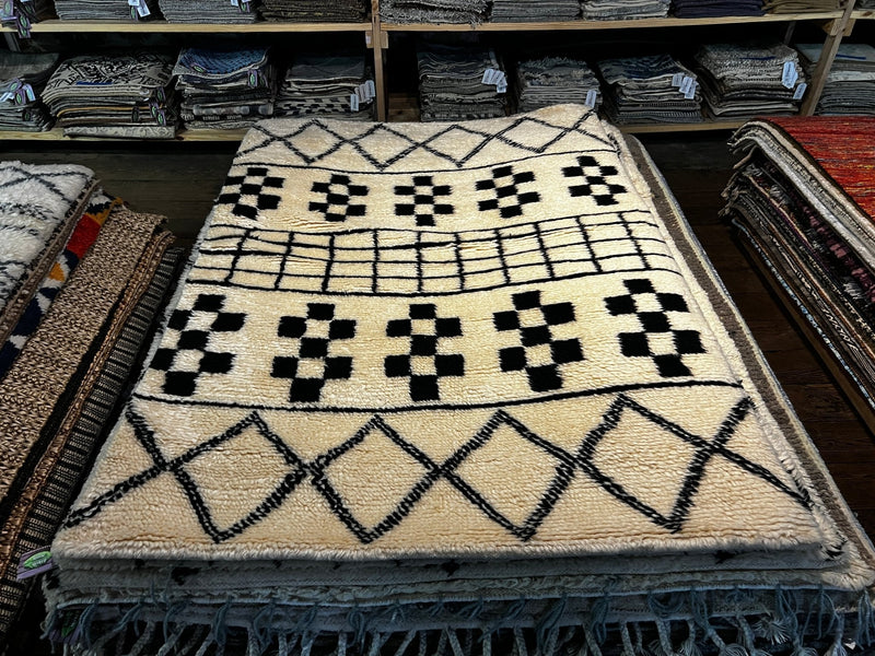 Addis 4.6x6.6 White and Black Moroccan Style Rug | Banana Manor Rug Factory Outlet