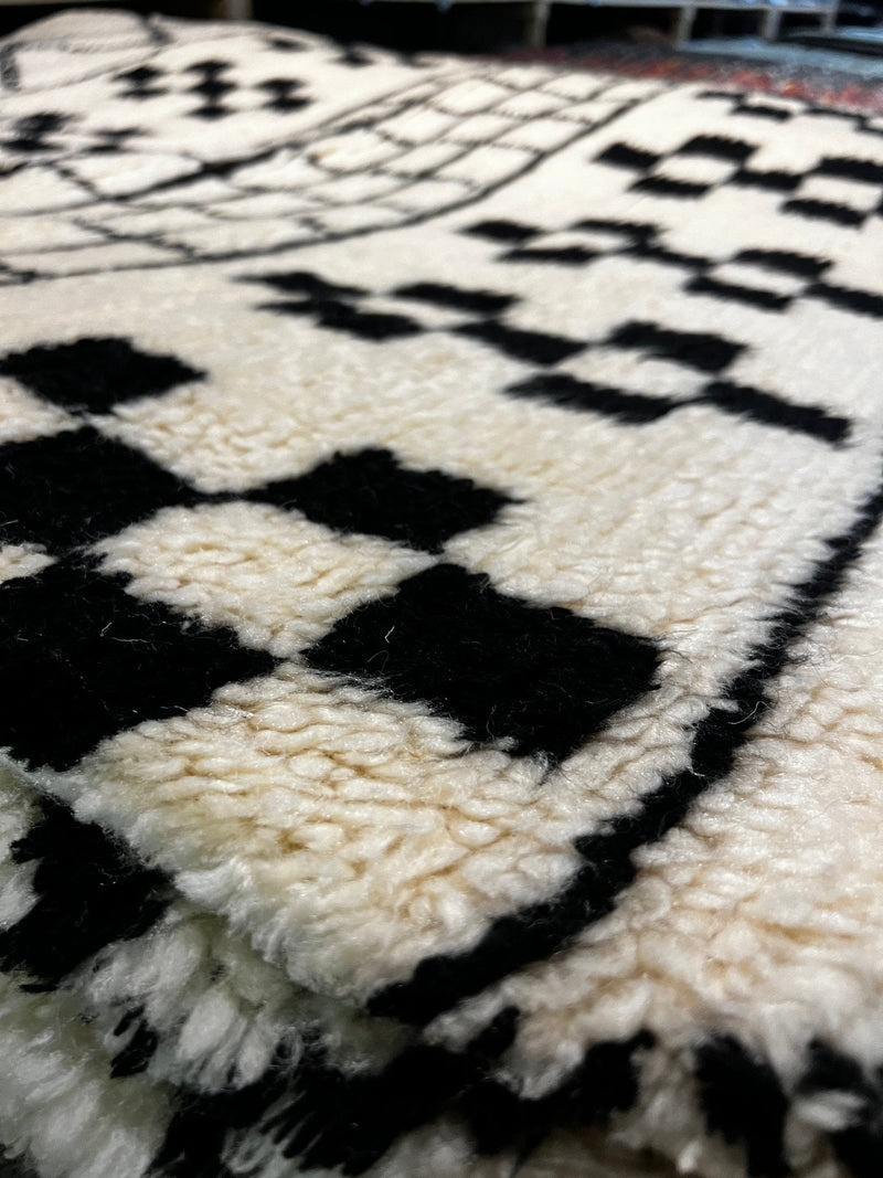 Addis 4.6x6.6 White and Black Moroccan Style Rug | Banana Manor Rug Factory Outlet