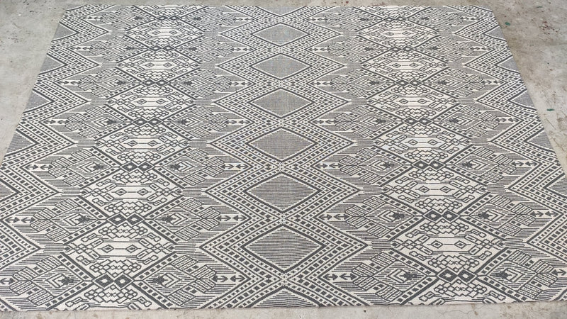 Alabaster 5.3x7.6 Grey Geometrical Durrie Rug | Banana Manor Rug Company