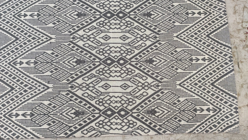 Alabaster 5.3x7.6 Grey Geometrical Durrie Rug | Banana Manor Rug Company