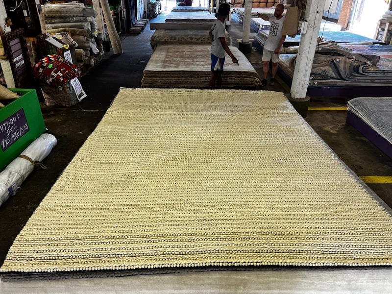 Amiko 8x10 White Handwoven Looped Rug | Banana Manor Rug Company