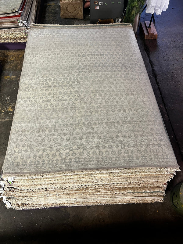 Amilee Wendt 6x8.9 Silver and Grey Hand-Knotted Lichi Rug | Banana Manor Rug Factory Outlet