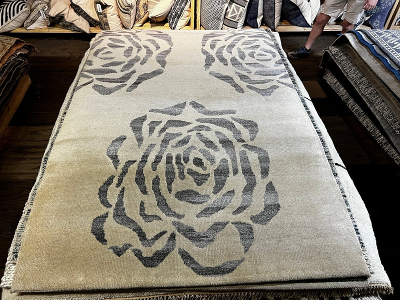 Anemone 4.9x8 Ivory and Grey Hand-Knotted Modern Rug | Banana Manor Rug Company