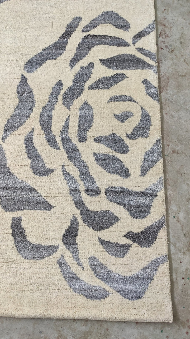 Anemone 4.9x8 Ivory and Grey Hand-Knotted Modern Rug | Banana Manor Rug Company