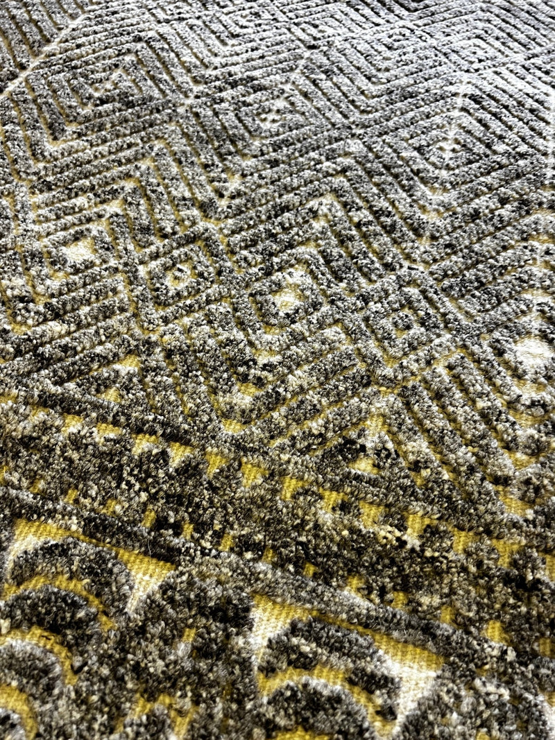 Antony Starr Hand-Knotted Modern Natural and Grey High-Low 8X10 | Banana Manor Rug Company