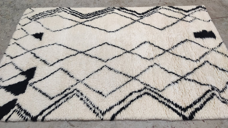 Bakkar 4.3x6.9 White and Black Hand-Knotted Moroccan Style Rug | Banana Manor Rug Company