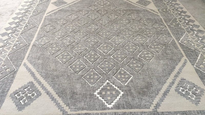 Bijou 10x13 Silver and Grey Hand-Tufted Rug | Banana Manor Rug Company