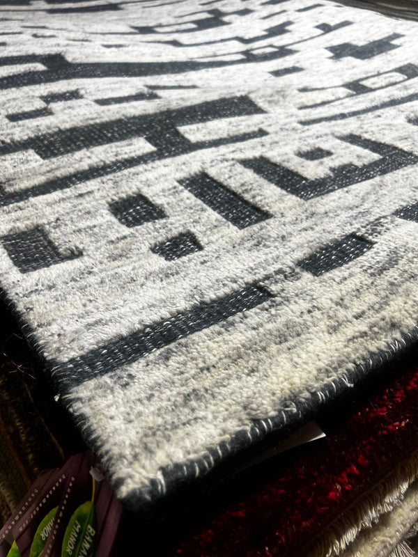 Billy James 5.6x7.6 Hand-Knotted White and Black Modern | Banana Manor Rug Factory Outlet