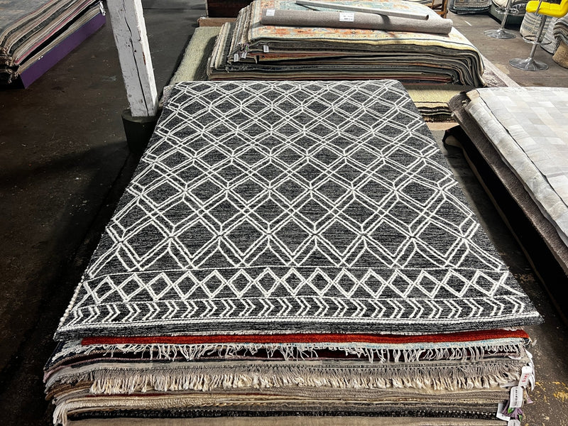 Bowen 6.6x9.9 Handwoven Diamond White and Black Durrie Rug | Banana Manor Rug Company