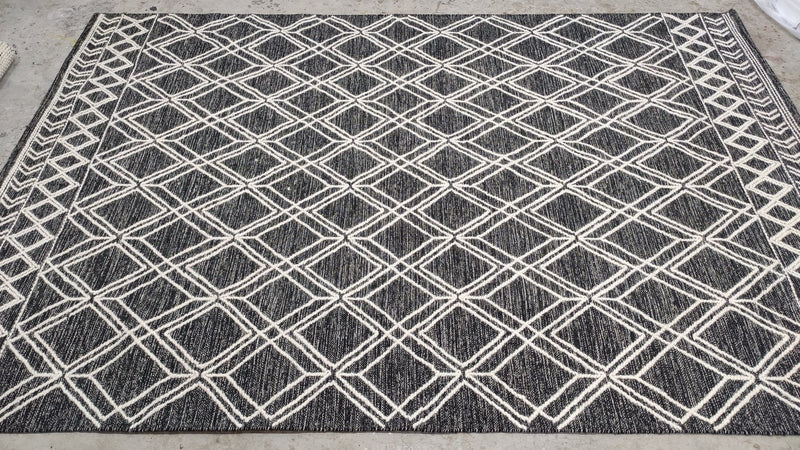 Bowen 6.6x9.9 Handwoven Diamond White and Black Durrie Rug | Banana Manor Rug Company