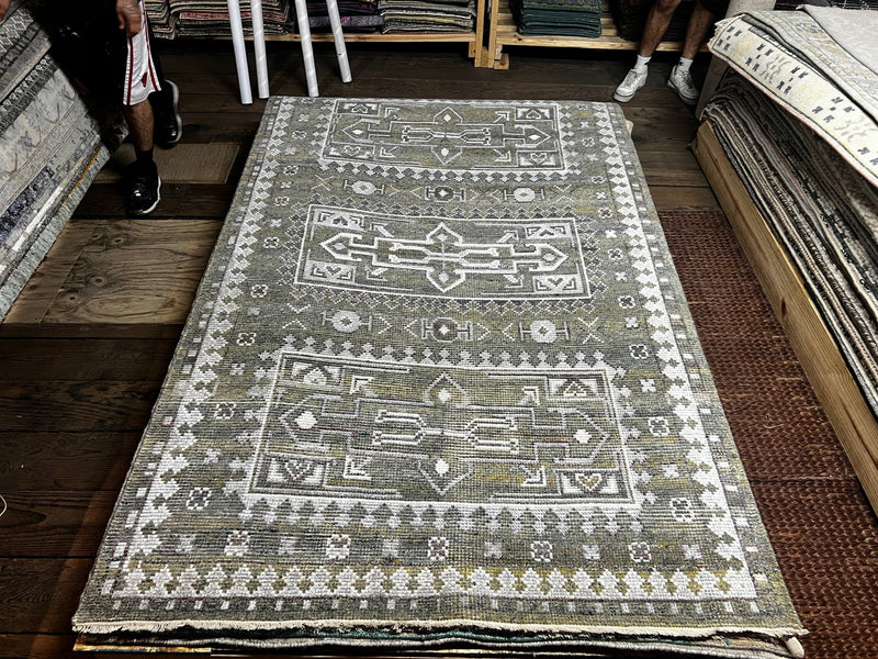 Britney Spears 5.3x8.3 Light Green Hand-Knotted Oushak Rug | Banana Manor Rug Factory Outlet