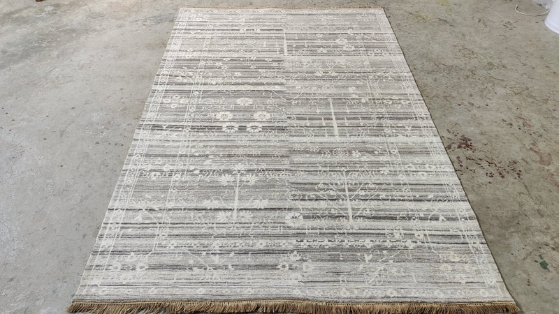 Cecilia 5x7.9 Silver and Grey Oushak Rug | Banana Manor Rug Company