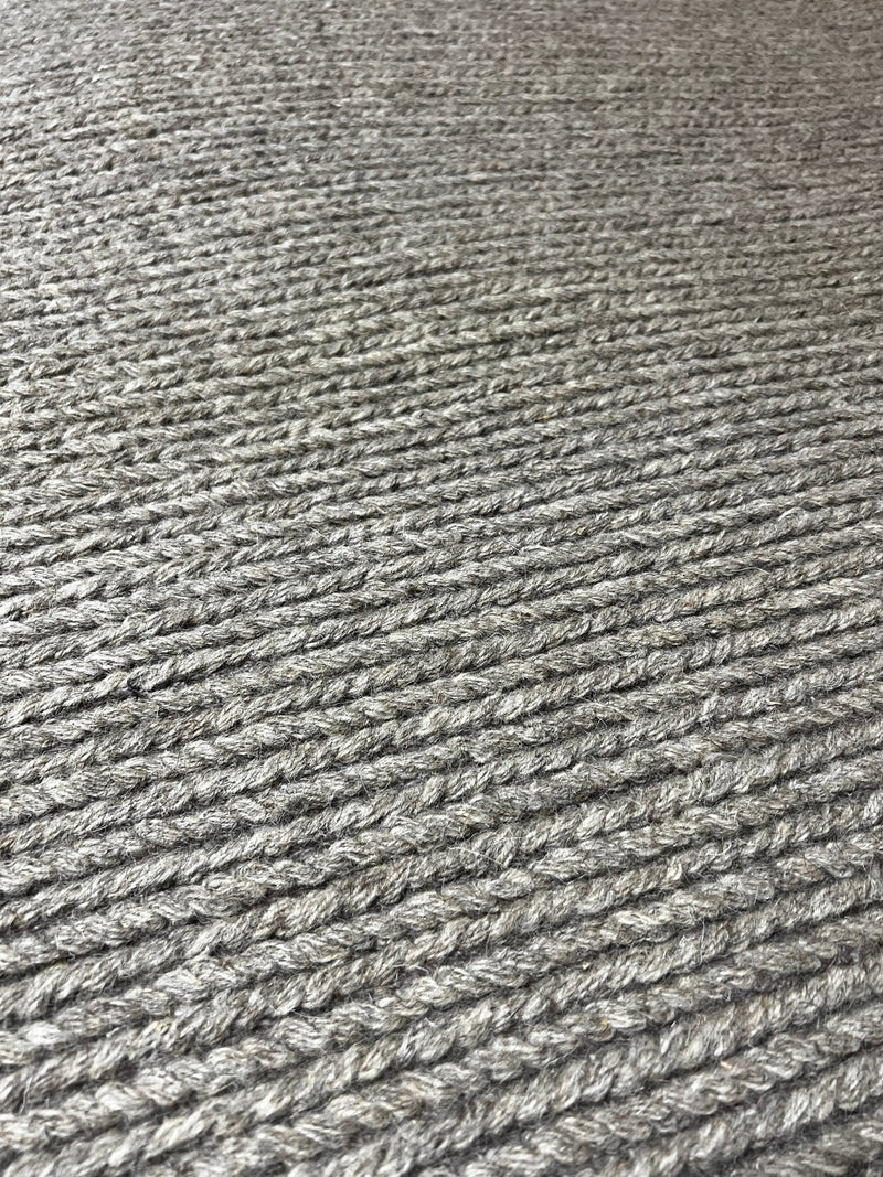 Cimorene 5.3x7.6 Grey Handwoven Soumak Rug | Banana Manor Rug Company