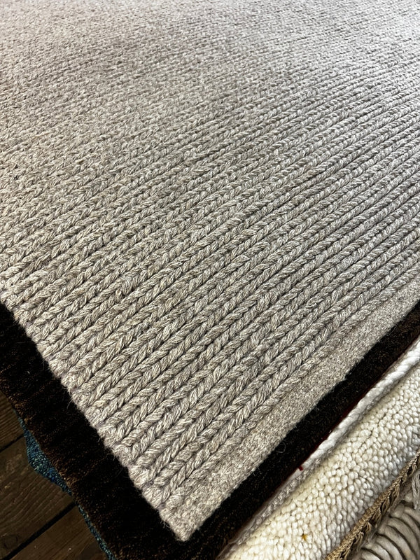 Cimorene 5.3x7.6 Grey Handwoven Soumak Rug | Banana Manor Rug Company