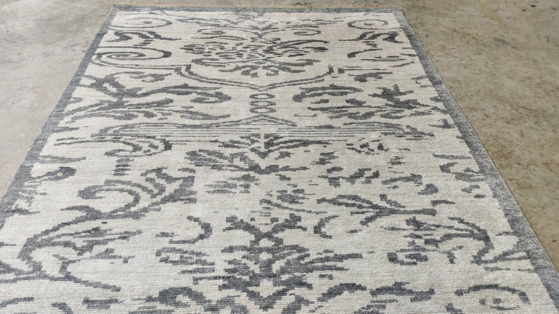 Clementina 5.6x8.6 Silver and Grey Hand-Knotted Rug | Banana Manor Rug Company