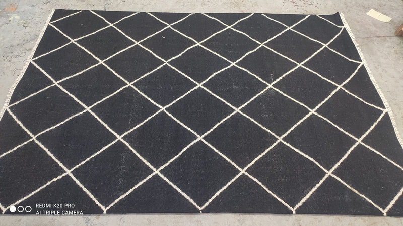 Cody the Bear 5.6x7.6 Handwoven Black and White Diamond Rug | Banana Manor Rug Company