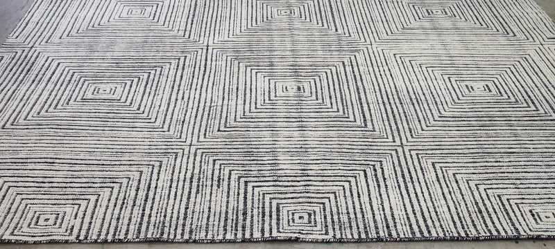 Daniil Strakhov Hand-Knotted Modern Rug Ivory and Grey High-Low 10x14 | Banana Manor Rug Company