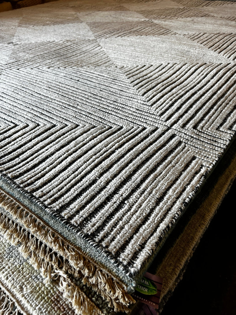 Daniil Strakhov Hand-Knotted Modern Rug Ivory and Grey High-Low 10x14 | Banana Manor Rug Company