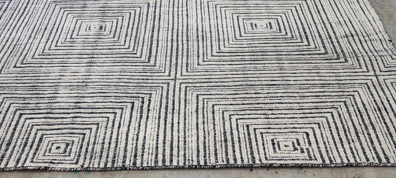 Daniil Strakhov Hand-Knotted Modern Rug Ivory and Grey High-Low 10x14 | Banana Manor Rug Company