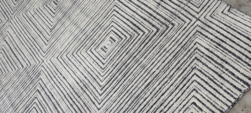 Daniil Strakhov Hand-Knotted Modern Rug Ivory and Grey High-Low 10x14 | Banana Manor Rug Company