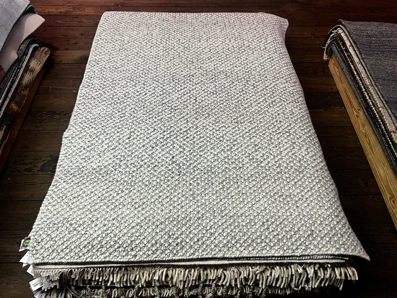 David Garrick 4.6x6.6 Wool Durrie Natural Grey Loop Ball | Banana Manor Rug Factory Outlet