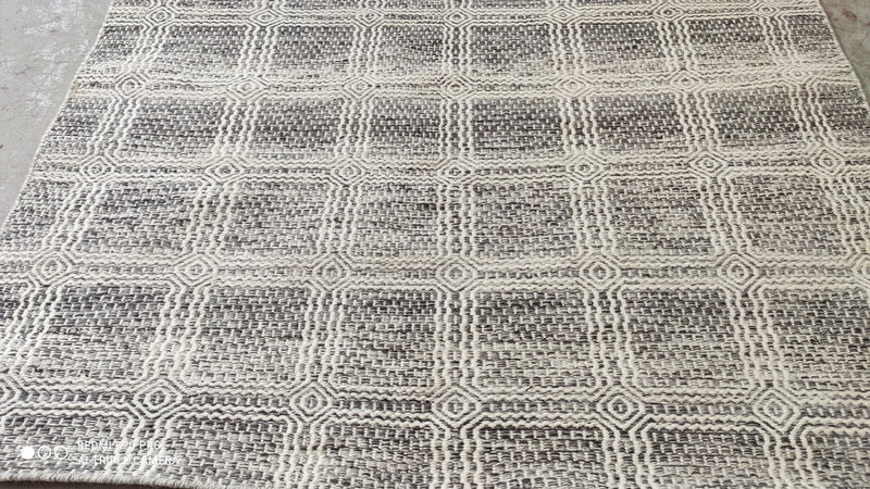 Elliot Easton 5x7.3 Gray and White Handwoven Durrie Rug (Multiple Colors) | Banana Manor Rug Company