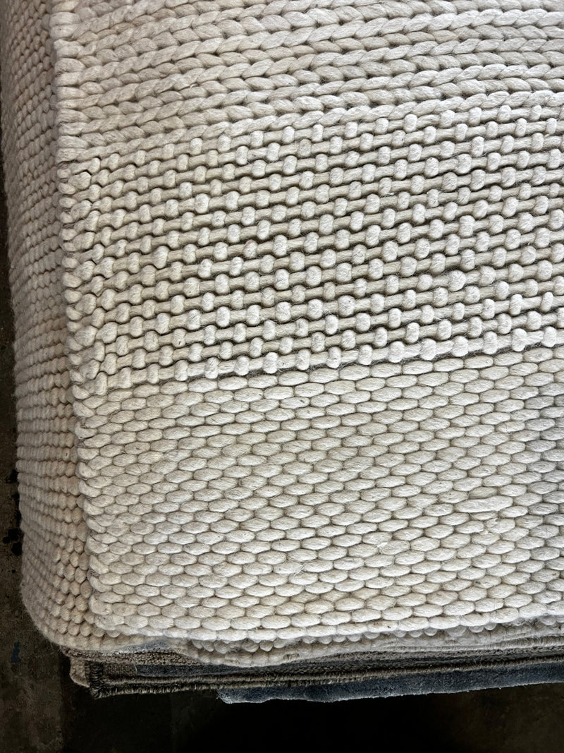 Fozzi White Handwoven Soumak Rug (Multiple Sizes) | Banana Manor Rug Factory Outlet