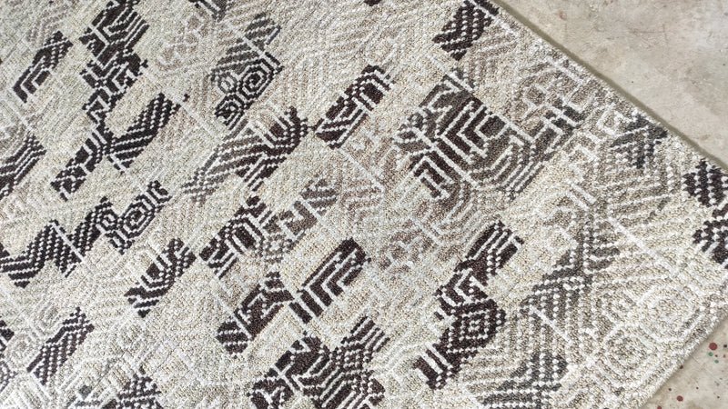 Geena Davis 5.6x8.6 Light Grey Hand-Knotted Abstract Rug | Banana Manor Rug Company