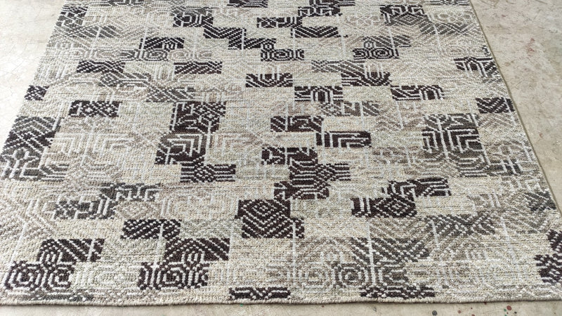 Geena Davis 5.6x8.6 Light Grey Hand-Knotted Abstract Rug | Banana Manor Rug Company