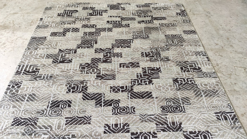 Geena Davis 5.6x8.6 Light Grey Hand-Knotted Abstract Rug | Banana Manor Rug Company
