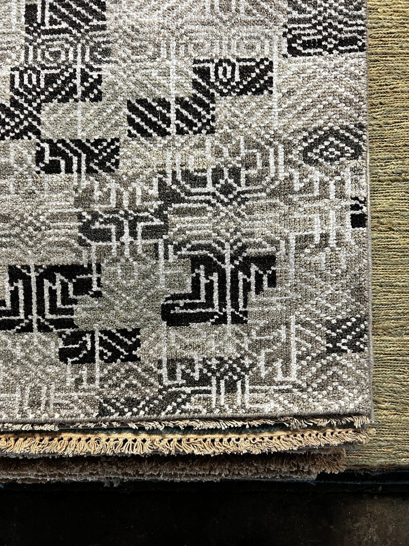 Geena Davis 5.6x8.6 Light Grey Hand-Knotted Abstract Rug | Banana Manor Rug Company