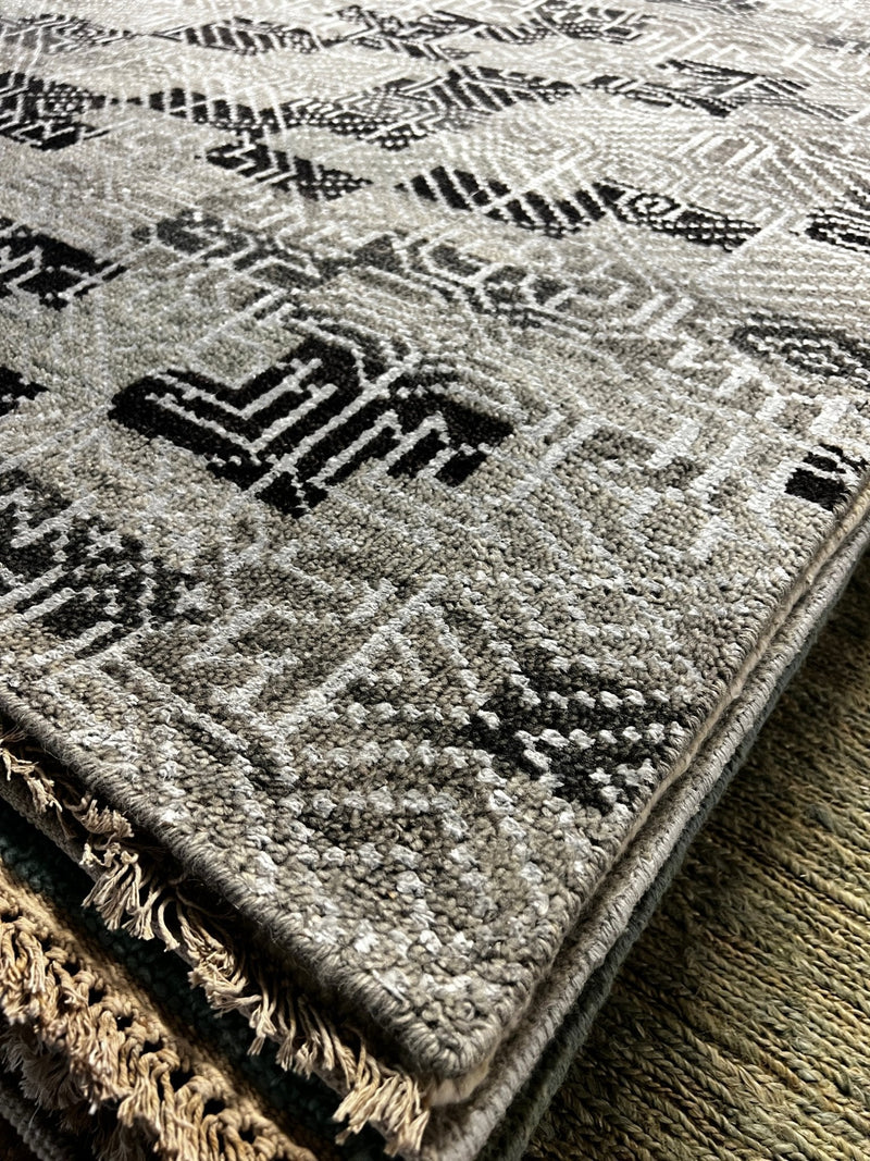 Geena Davis 5.6x8.6 Light Grey Hand-Knotted Abstract Rug | Banana Manor Rug Company