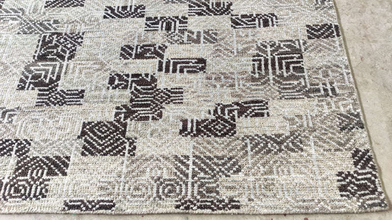 Geena Davis 5.6x8.6 Light Grey Hand-Knotted Abstract Rug | Banana Manor Rug Company