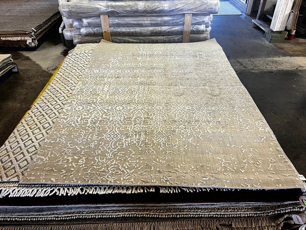 Hel-Loh "Annyong" Bluth 6.6x9.9 Silver Viscose Handwoven Rug | Banana Manor Rug Company