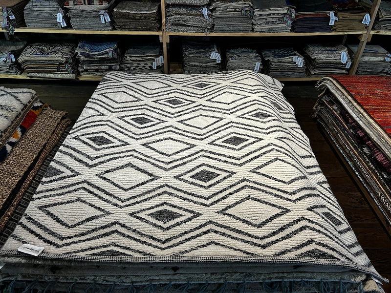 Jack Burton 5.3x8.3 Handwoven Black and White Moroccan Style Diamond Rug | Banana Manor Rug Factory Outlet