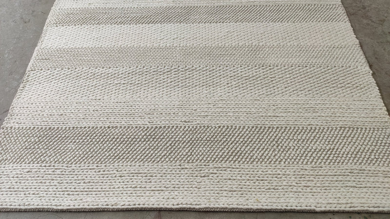 Jadis 5.3x7.9 White Handwoven Looped Rug | Banana Manor Rug Company