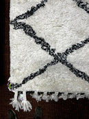 Jeff Spicoli 4.9x6.9 White and Black Moroccan Style Rug | Banana Manor Rug Factory Outlet