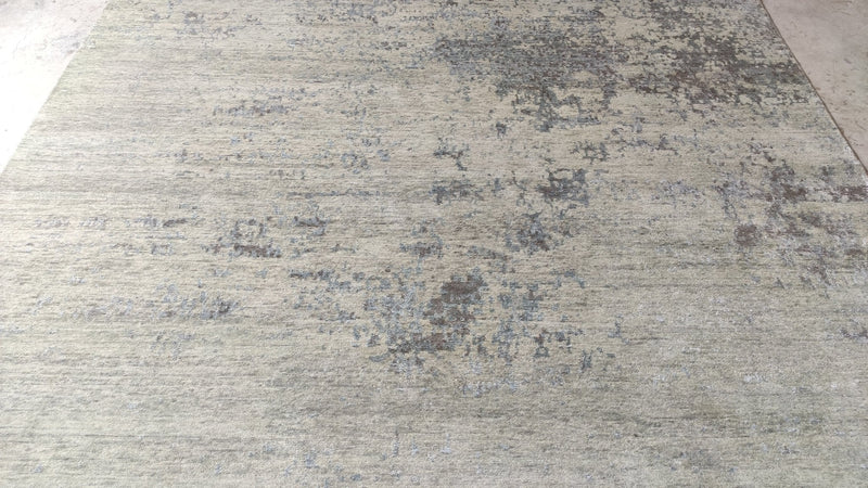 Jessica Biel 8x10 Dark Green Hand-Knotted Tibetan Rug | Banana Manor Rug Company
