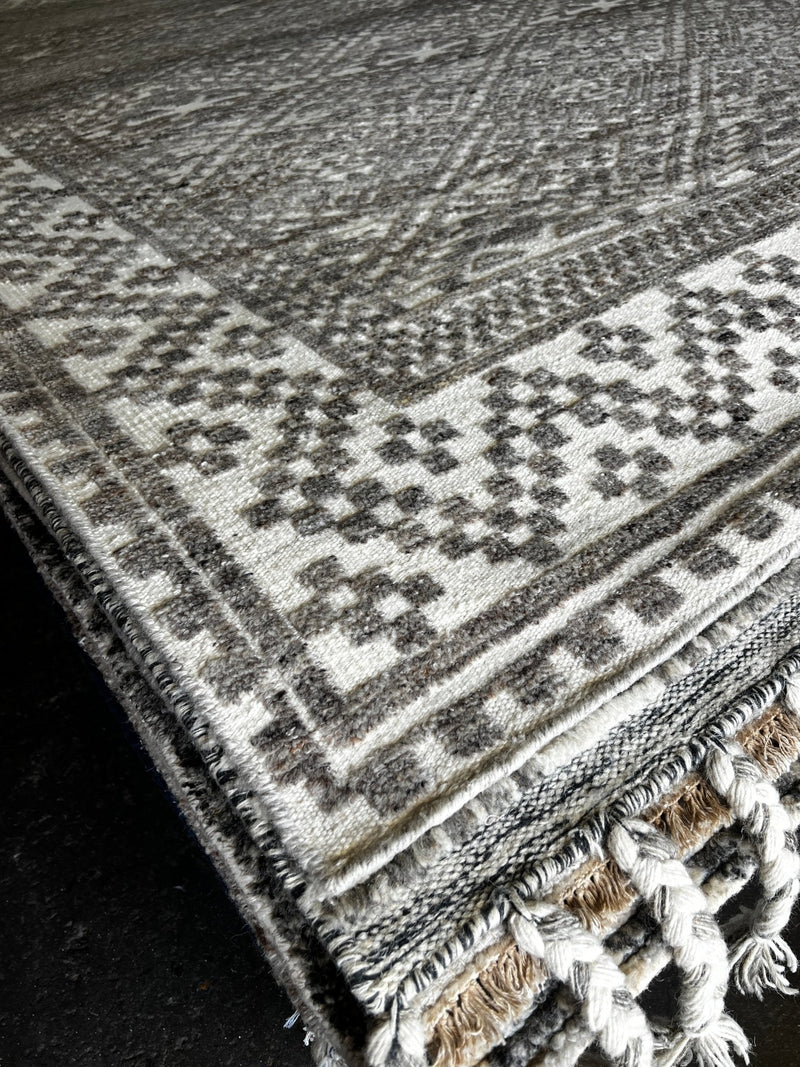 Joel Tobeck Hand-Knotted Modern Natural and Grey High-Low 8X10 | Banana Manor Rug Factory Outlet