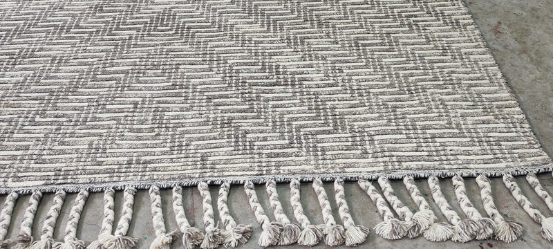 Karl Urban Hand-Knotted Grey and Ivory Modern 8.0X10.0 | Banana Manor Rug Company