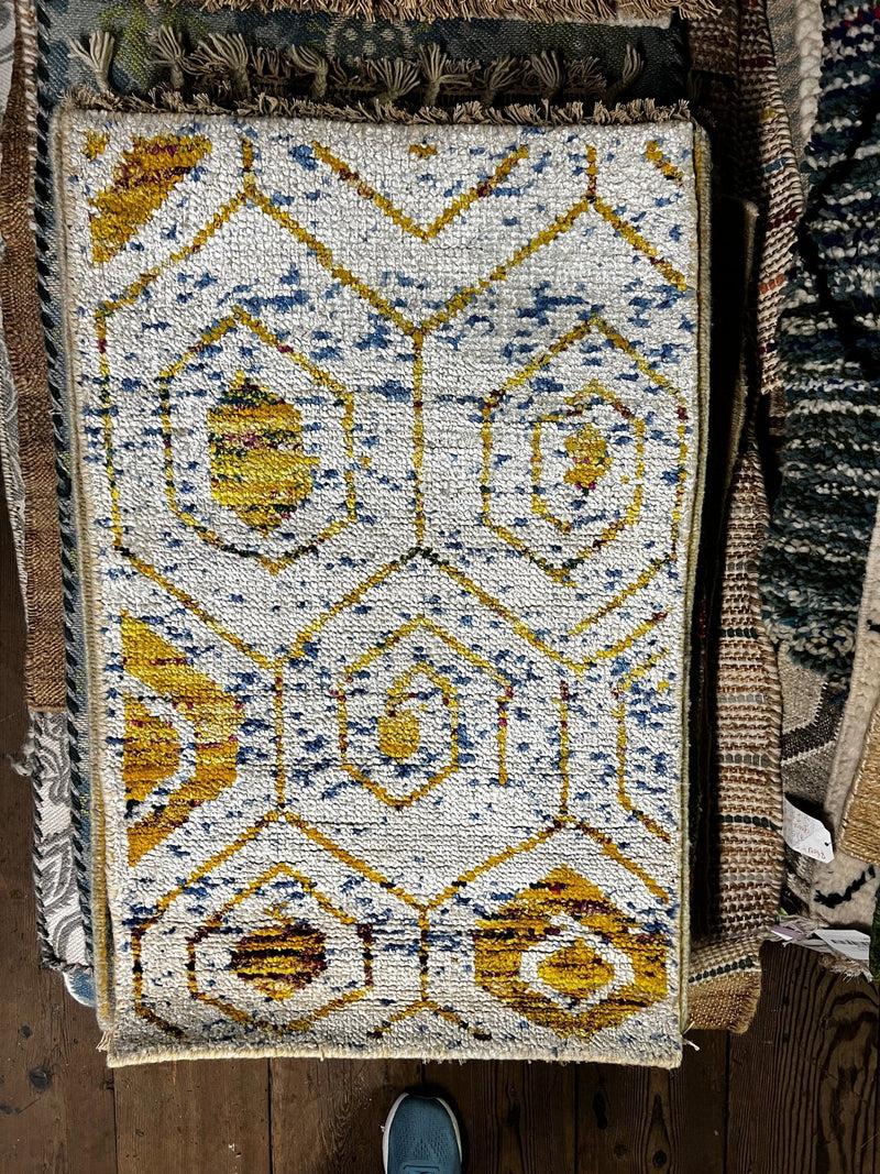 Lil' Susie 2x3 (Multiple Colors) Hand-Knotted Rugs | Banana Manor Rug Factory Outlet