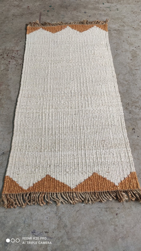 Linda Lovelace 2.9X5.3 White Durrie | Banana Manor Rug Company